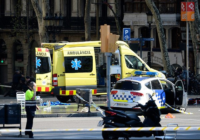 Una furgoneta atropella a decenas de personas en Barcelona, España (video)